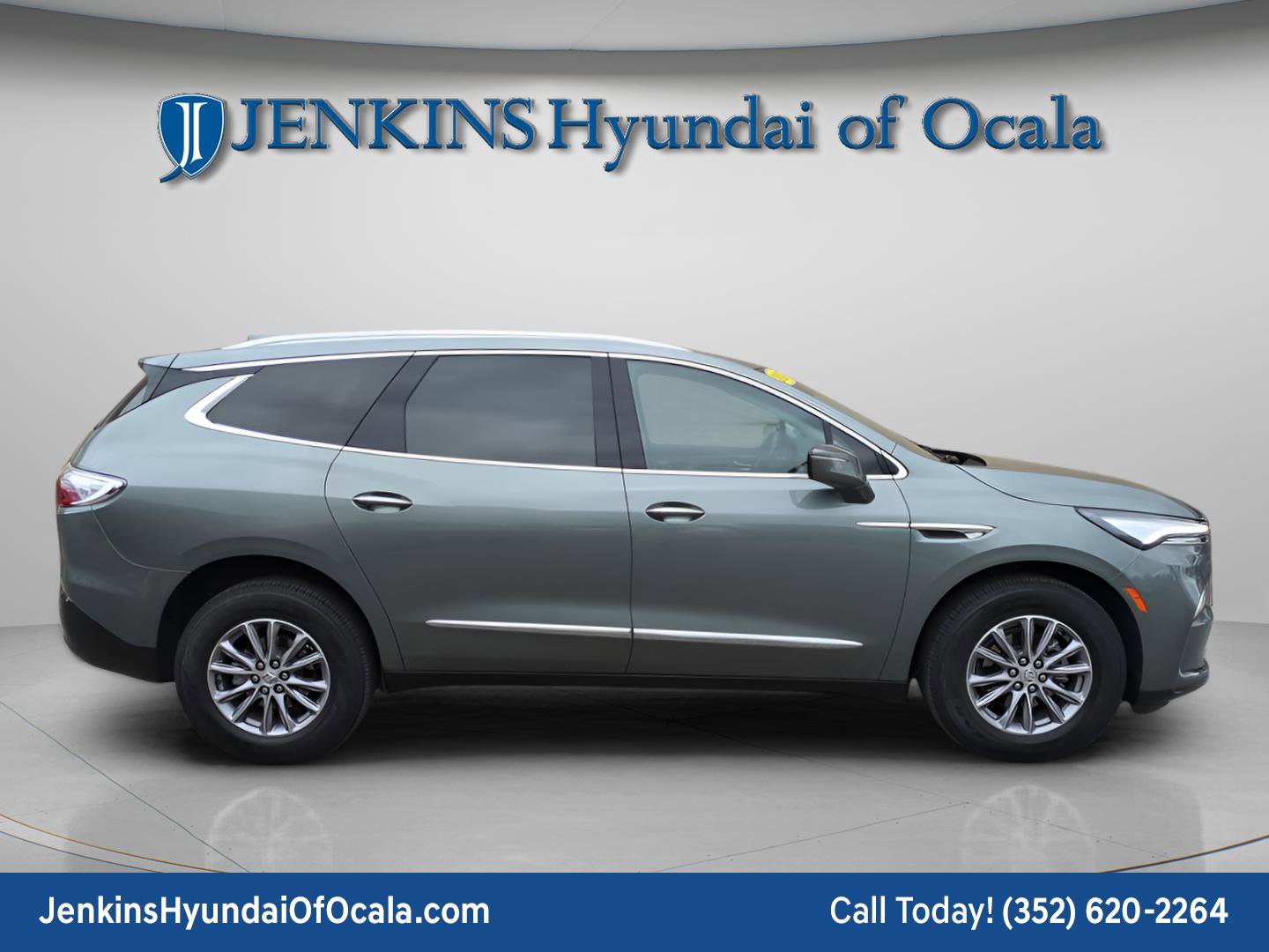 Used 2024 Buick Enclave Essence w/ Technology Package image 2