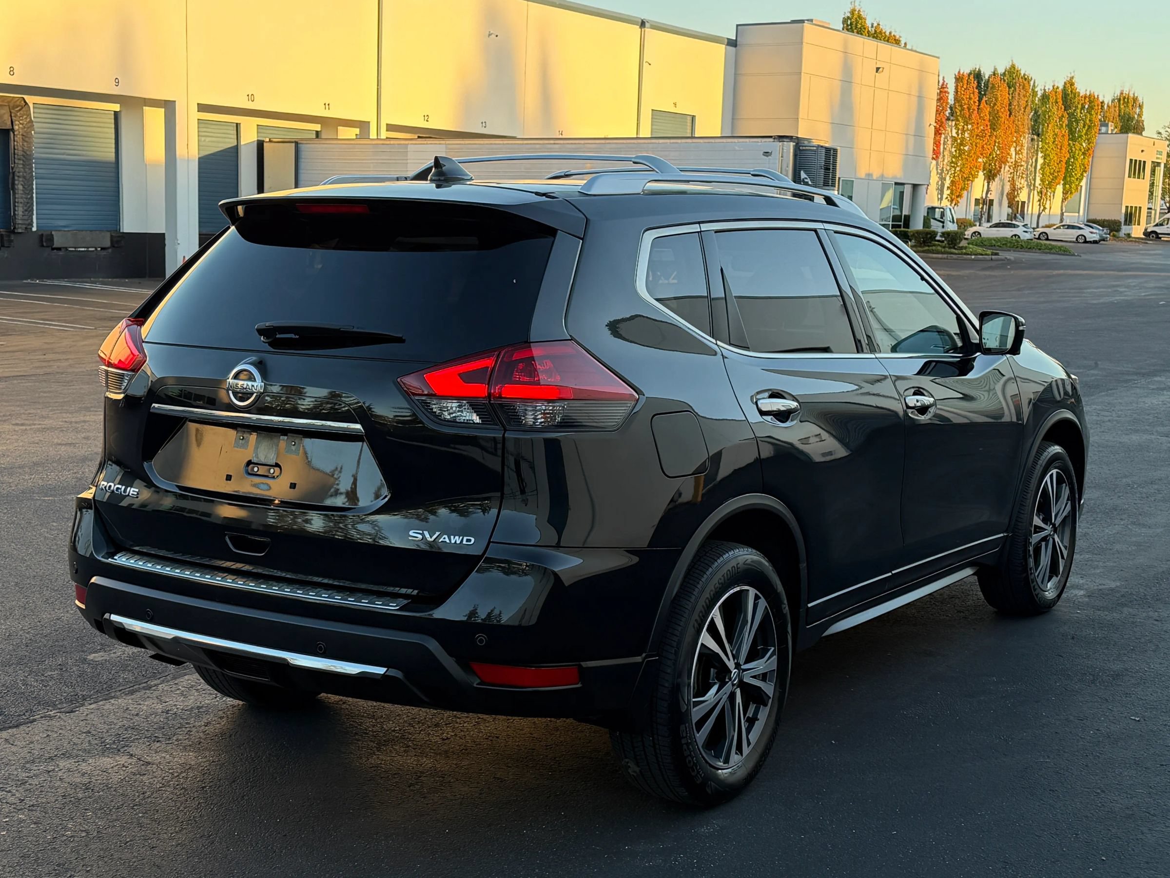 Used 2019 Nissan Rogue SV w/ Premium Package AWD/4WD image 4