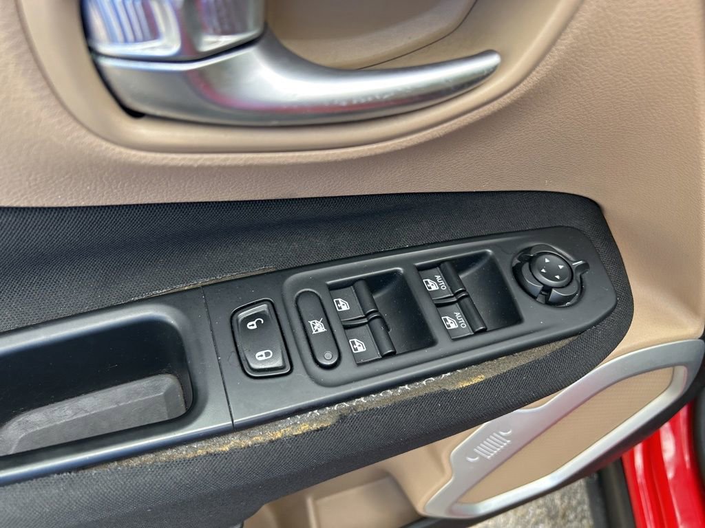 Used 2015 Jeep Renegade Latitude image 34