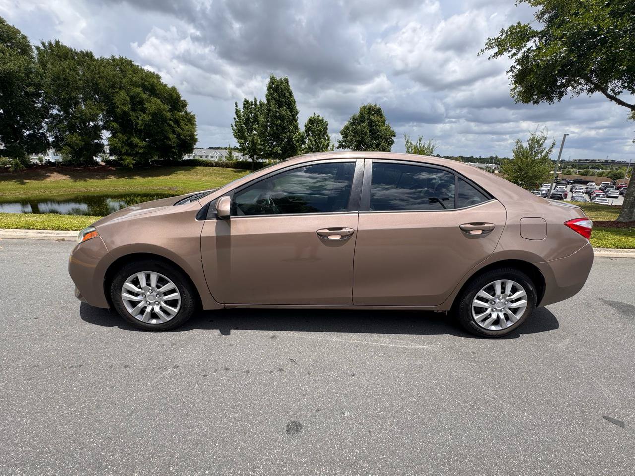 Used 2016 Toyota Corolla LE FWD image 10