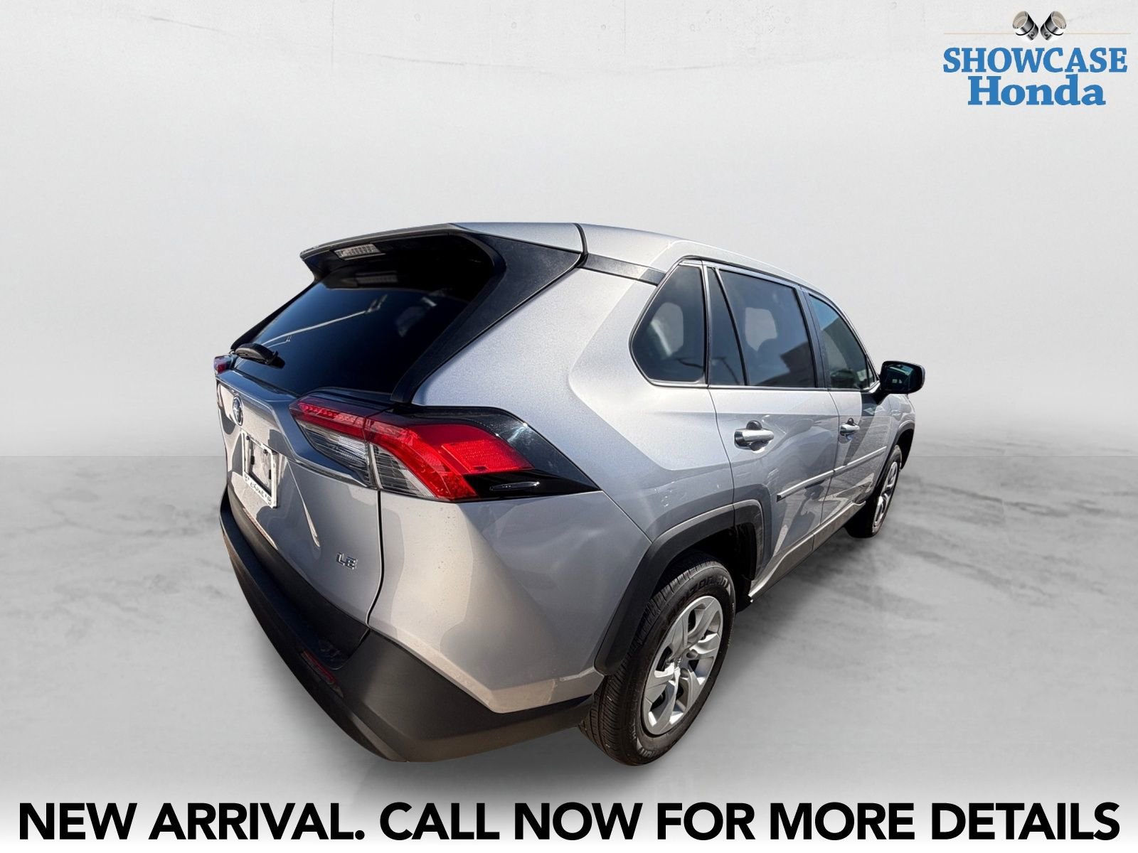 Used 2022 Toyota RAV4 LE w/ Carpet Mat Package (TMS) image 5