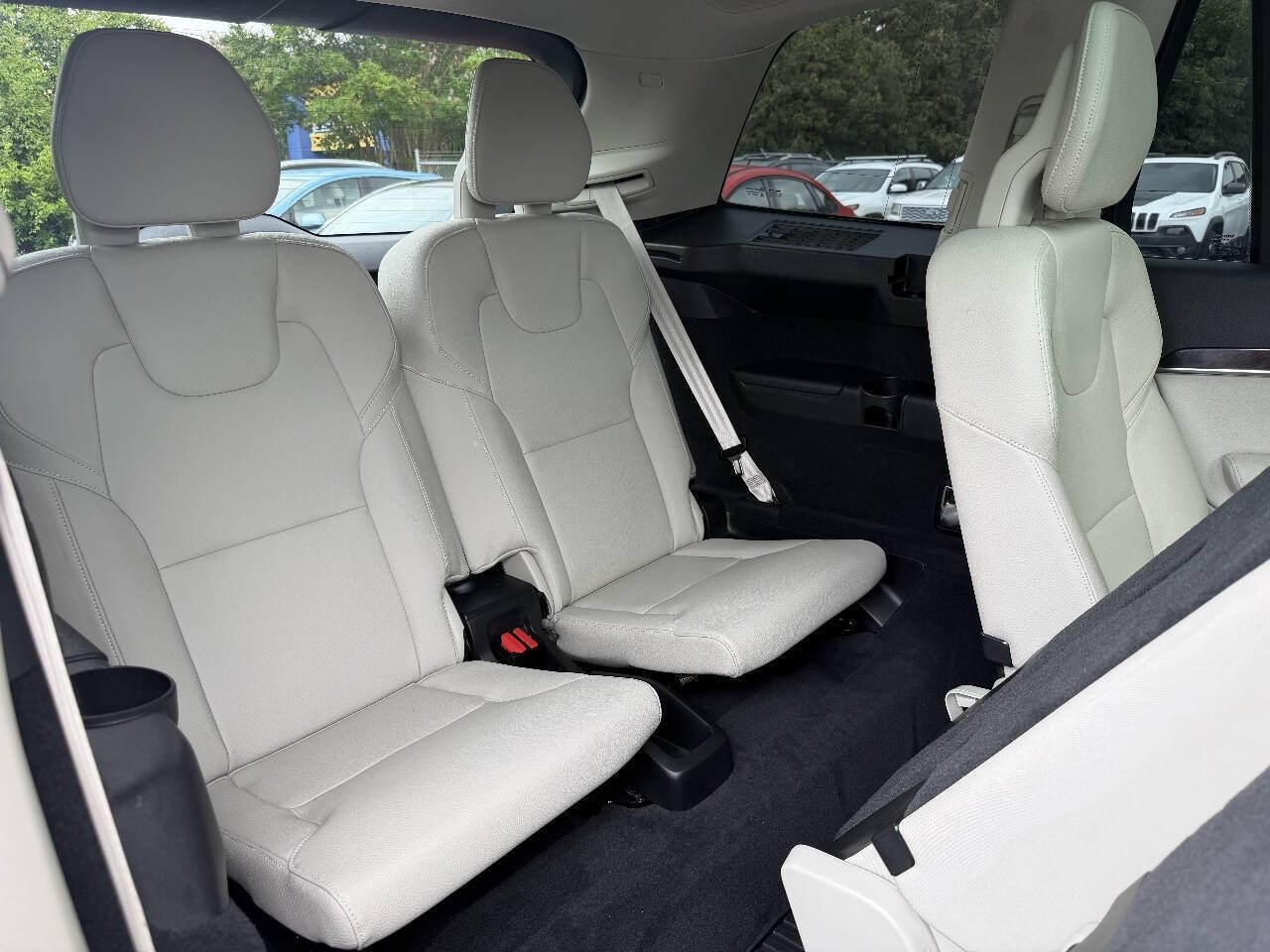Used 2018 Volvo XC90 T6 Momentum w/ Convenience Package AWD/4WD image 17