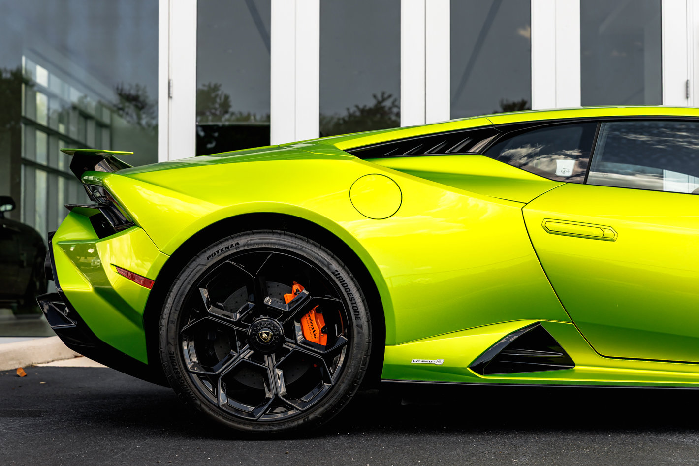 Used 2024 Lamborghini Huracan Tecnica image 3