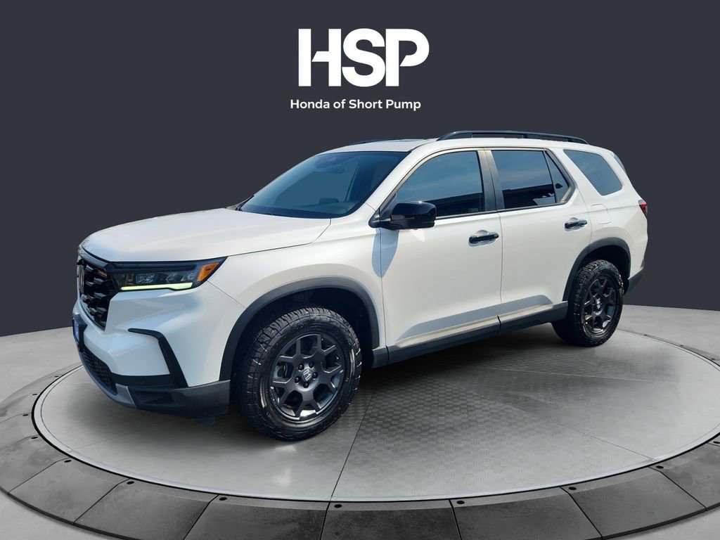 Used 2025 Honda Pilot TrailSport image 1