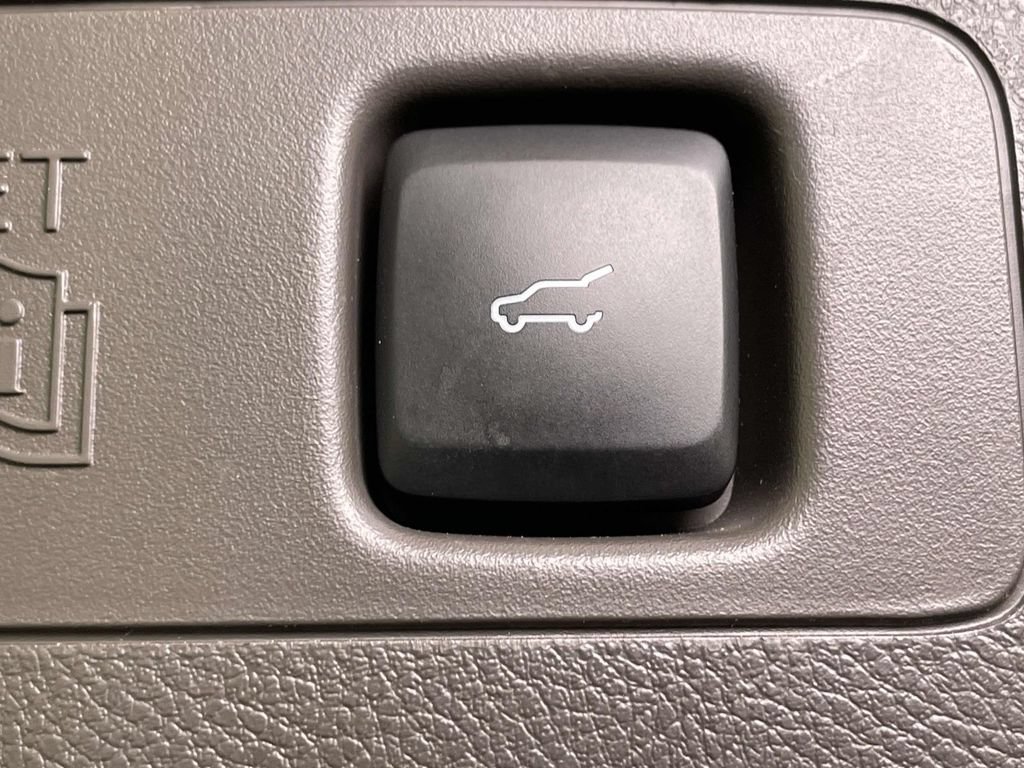 Used 2021 Lincoln Corsair AWD image 16