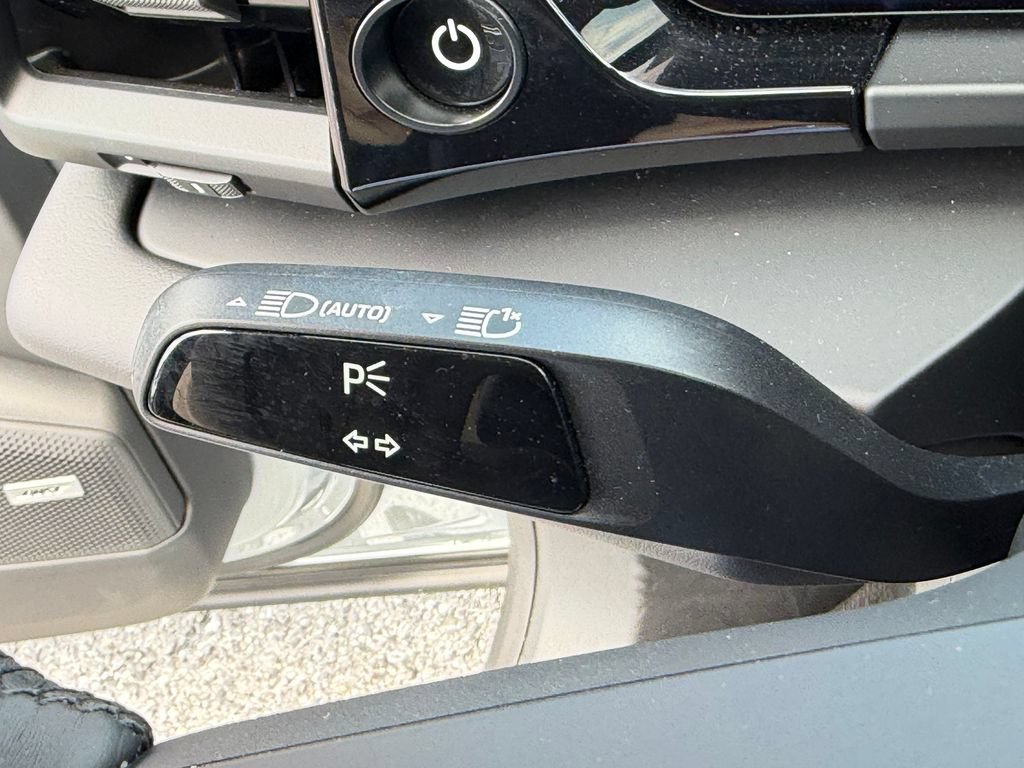 Used 2025 Porsche Macan 4 Electric AWD/4WD image 35