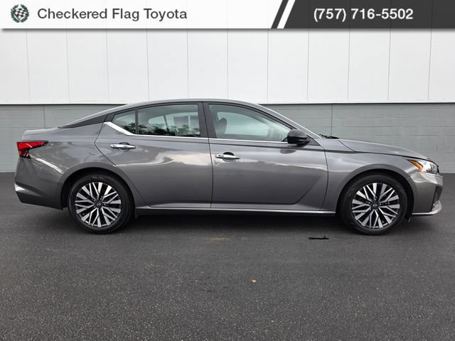 Used 2025 Nissan Altima 2.5 SV FWD image 6
