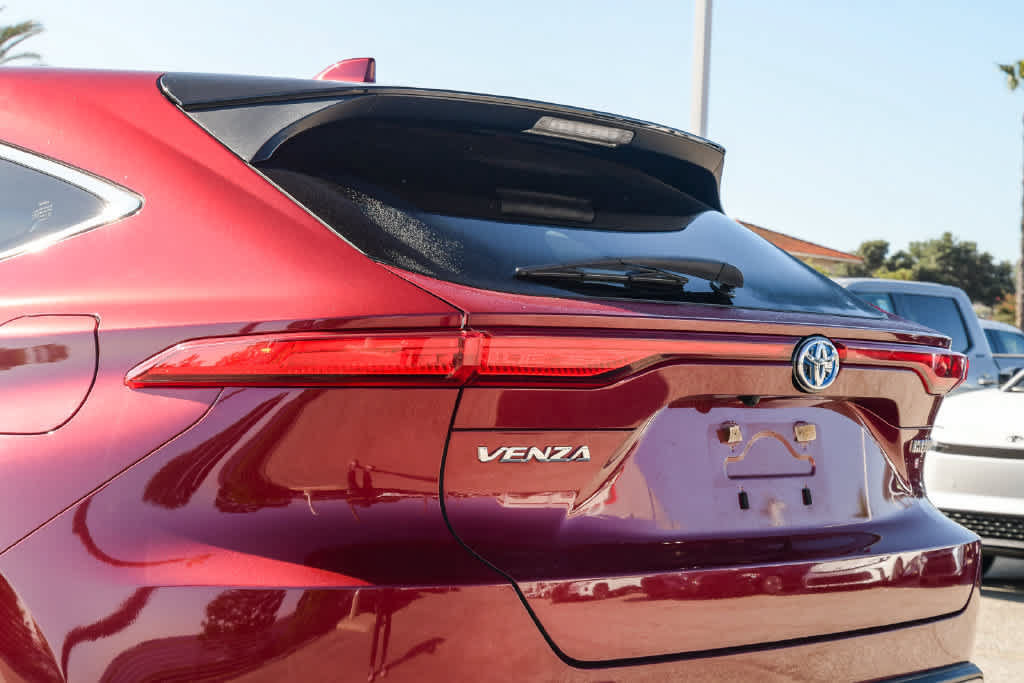 Used 2021 Toyota Venza LE AWD/4WD image 7