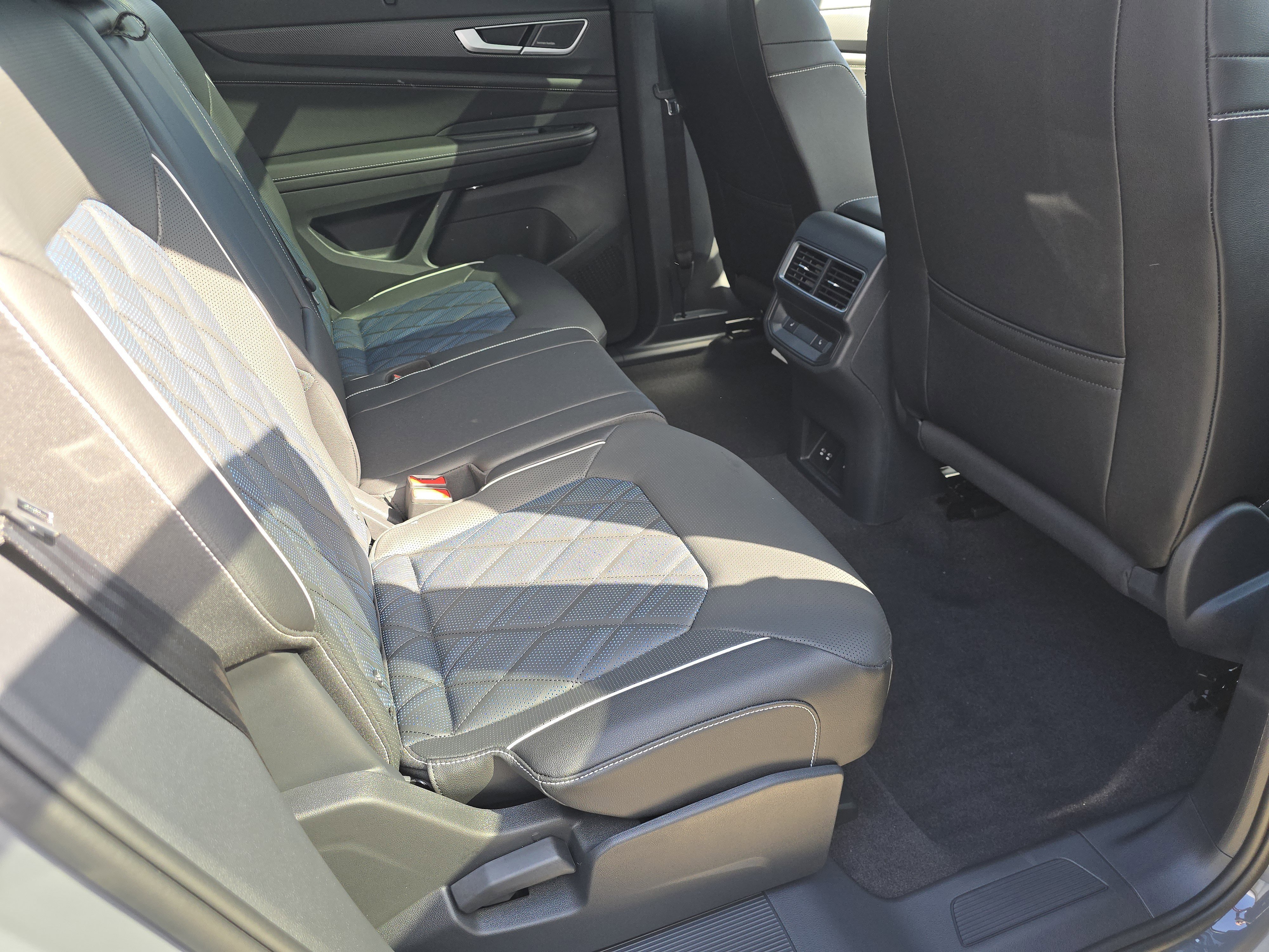 New 2026 Volkswagen Atlas Cross Sport SEL Premium R-Line image 18