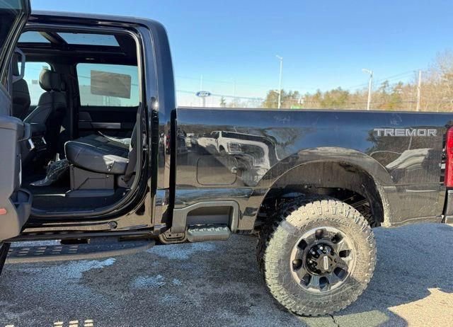 New 2026 Ford F350 Platinum w/ Tremor Off-Road Package image 34