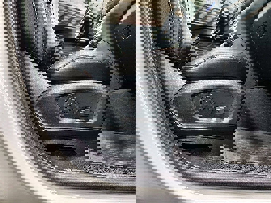 Used 2022 Ford Explorer XLT w/ Equipment Group 202A image 31