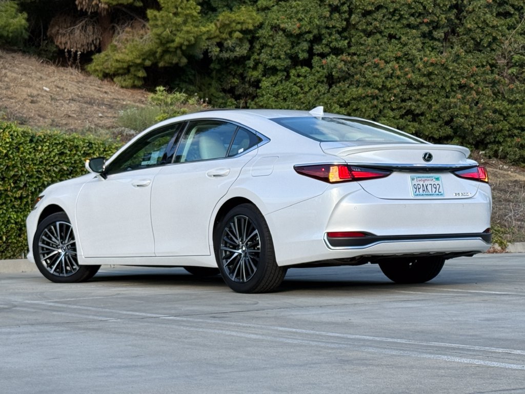 Certified 2024 Lexus ES 300h w/ Premium Package FWD image 2