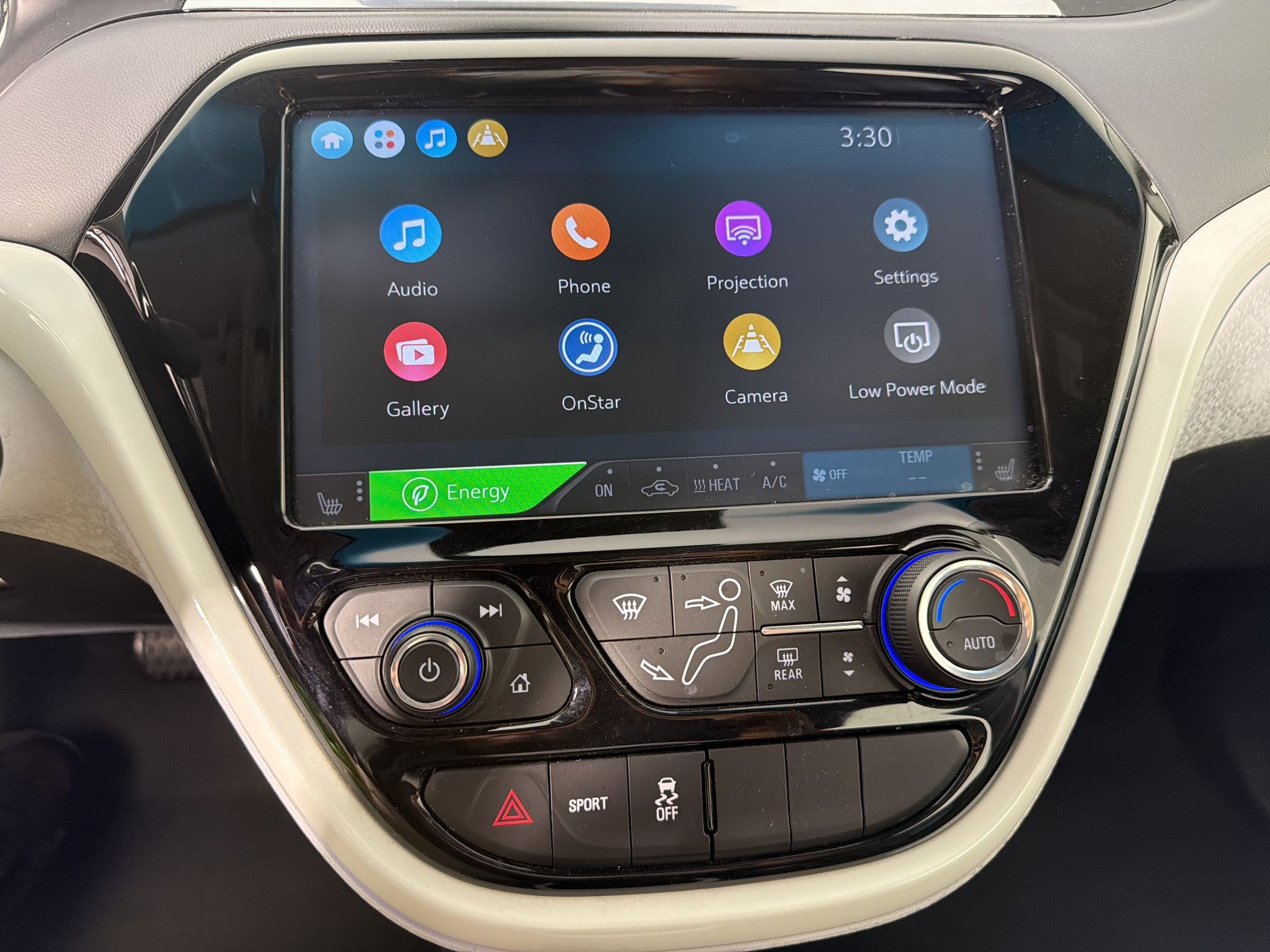 Used 2020 Chevrolet Bolt Premier w/ Infotainment Package FWD image 23