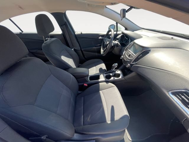 Used 2018 Chevrolet Cruze LT w/ Convenience Package FWD image 14