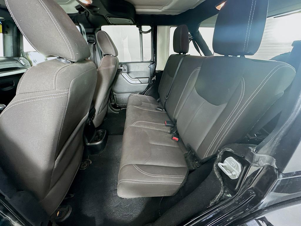 Used 2017 Jeep Wrangler Unlimited Sahara w/ Connectivity Group image 28