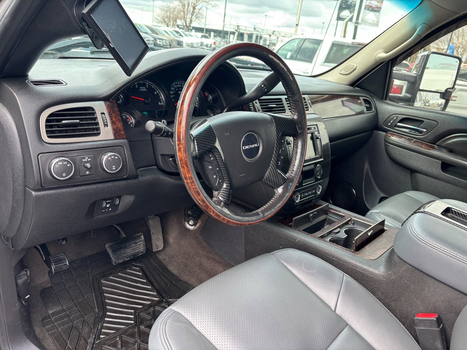 Used 2011 GMC Sierra 2500 Denali AWD/4WD image 15