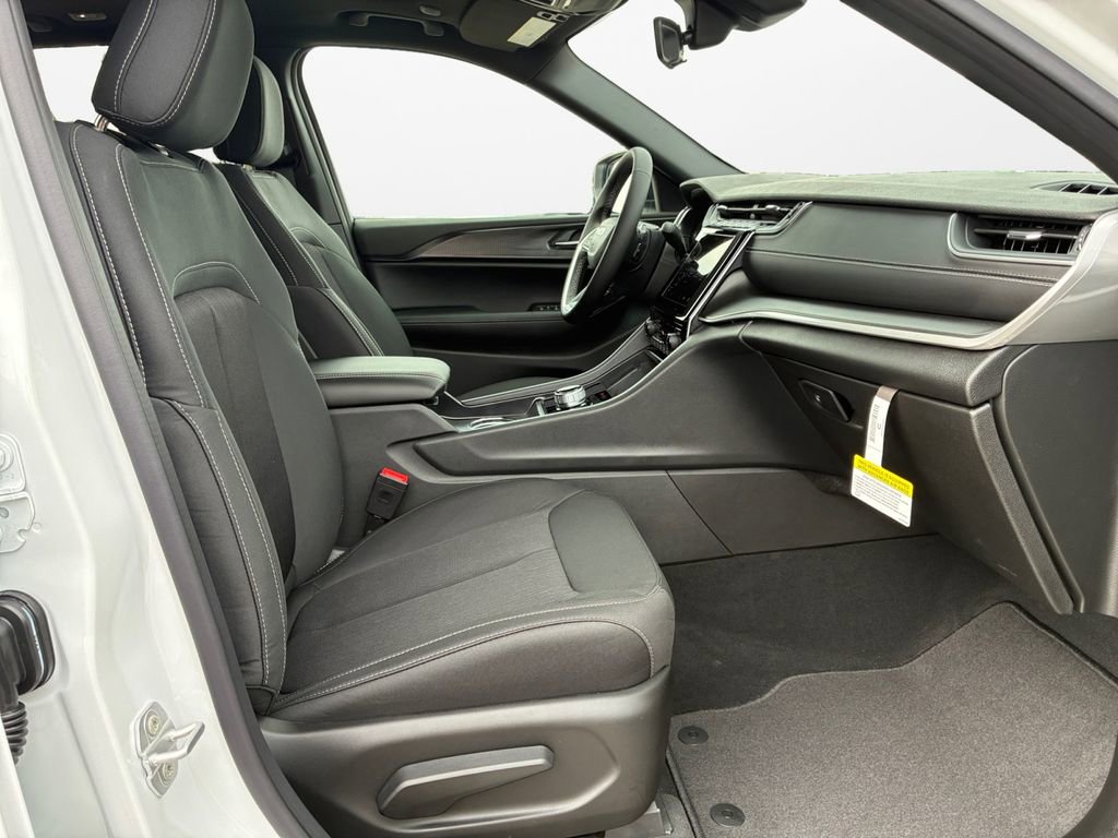 New 2026 Jeep Grand Cherokee Laredo RWD image 24