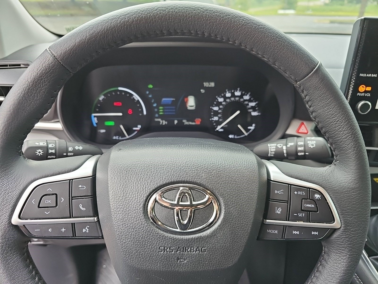 Used 2025 Toyota Sienna XLE FWD image 23