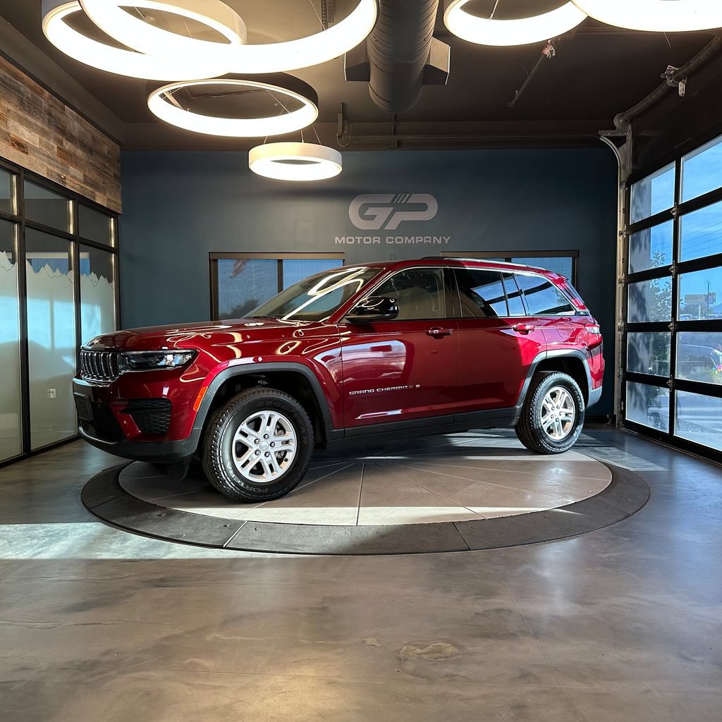Used 2023 Jeep Grand Cherokee Laredo w/ Luxury Tech Group I AWD/4WD image 7