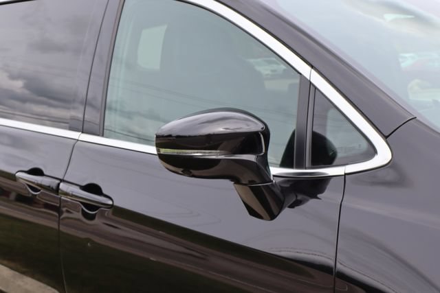 Used 2026 Chrysler Pacifica Select AWD/4WD image 2