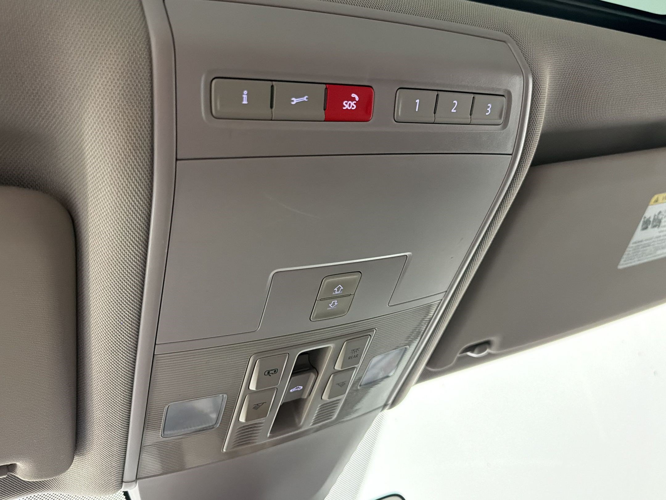Used 2018 Volkswagen Atlas SEL w/ R-Line Package FWD image 30