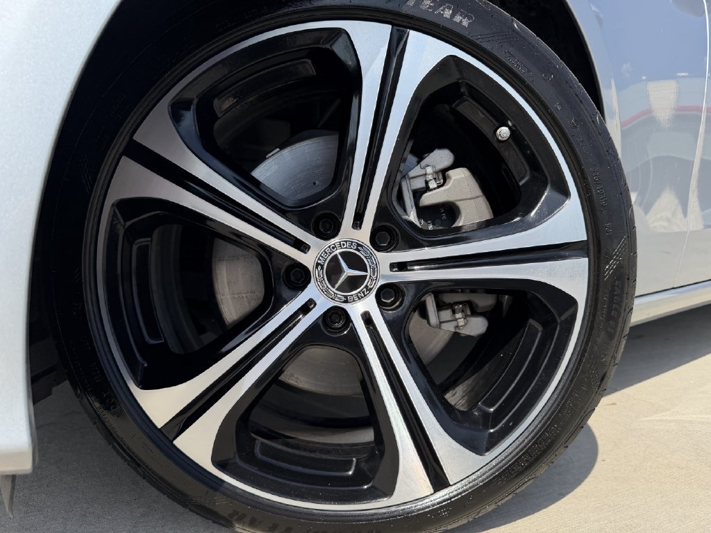 Used 2025 Mercedes-Benz C 300 Sedan image 9