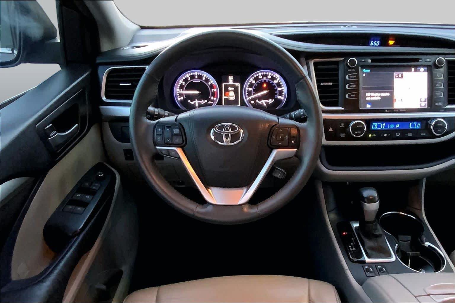 Used 2016 Toyota Highlander XLE FWD image 6