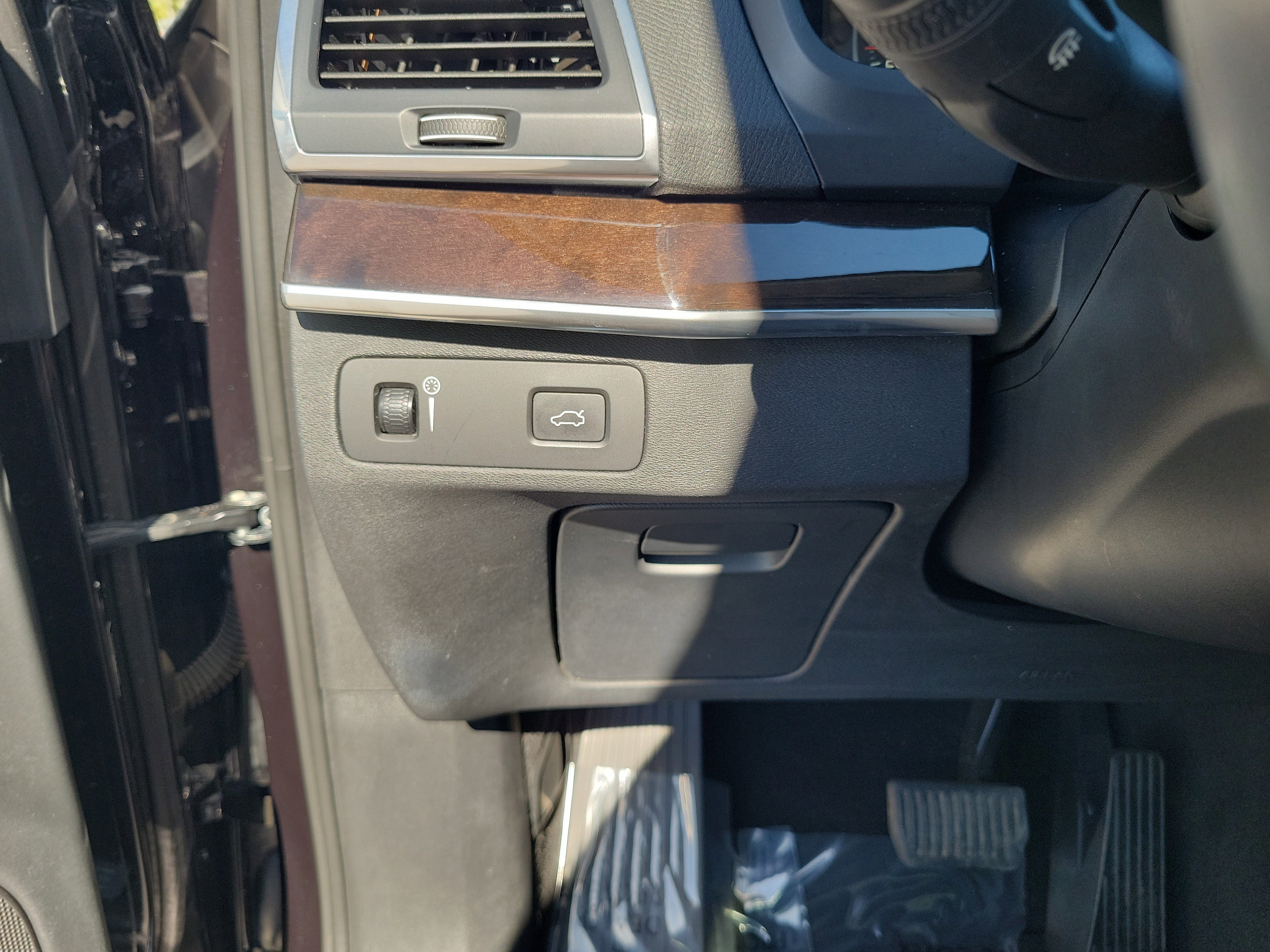 Used 2019 Volvo XC90 T6 Momentum w/ Protection Package Premier image 31