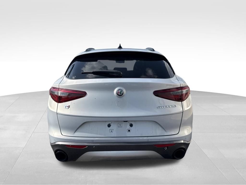 Used 2022 Alfa Romeo Stelvio Ti w/ Active Assist Plus Package AWD/4WD image 5