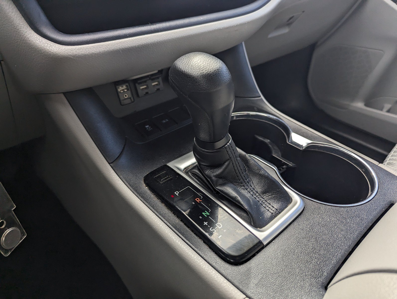 Used 2019 Toyota Highlander LE w/ Carpet Mat Package (TMS) FWD image 11