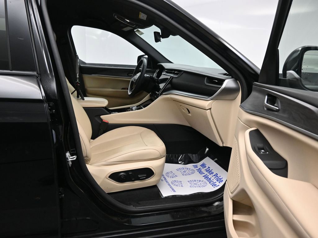 Used 2023 Jeep Grand Cherokee Limited AWD/4WD image 20