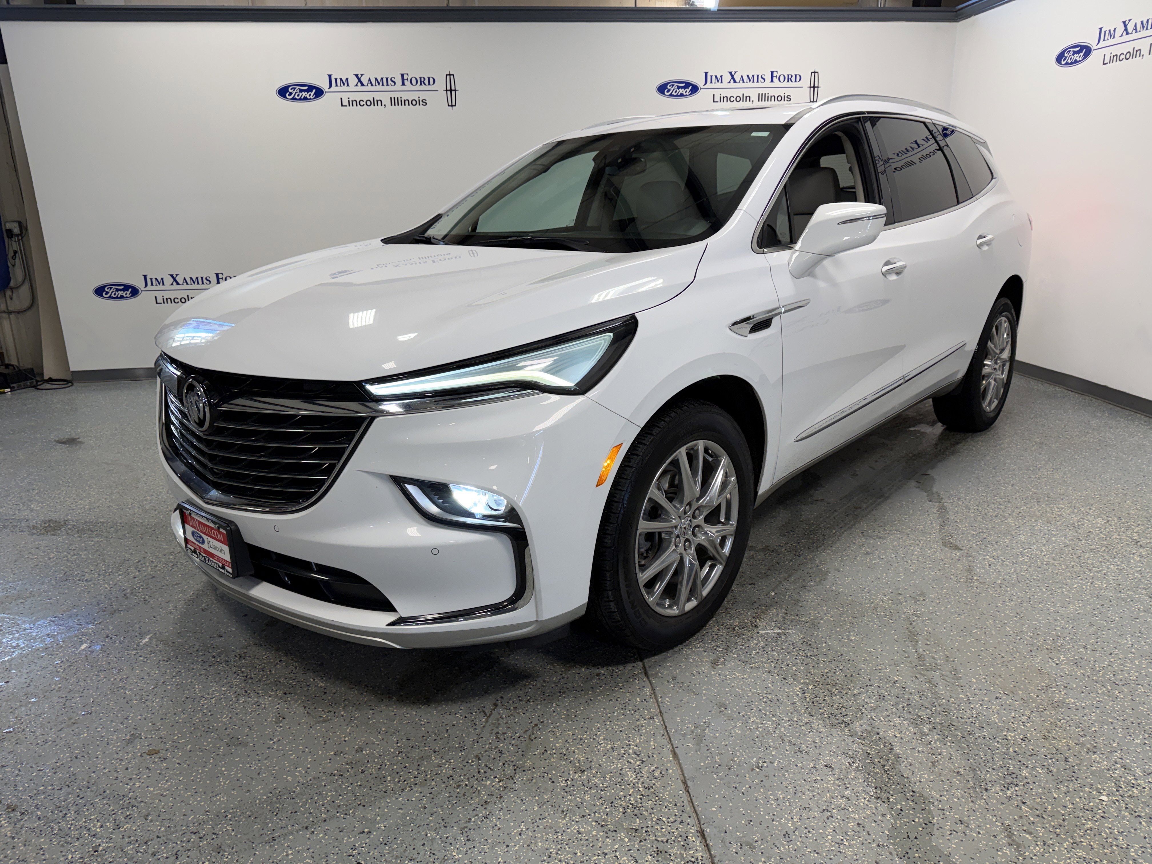 Used 2023 Buick Enclave Essence w/ Experience Buick Package image 3