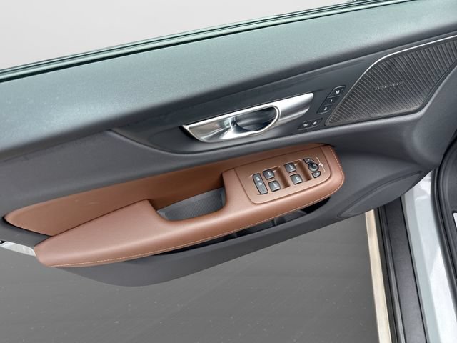 Certified 2025 Volvo V60 B5 Cross Country Ultra AWD/4WD image 18
