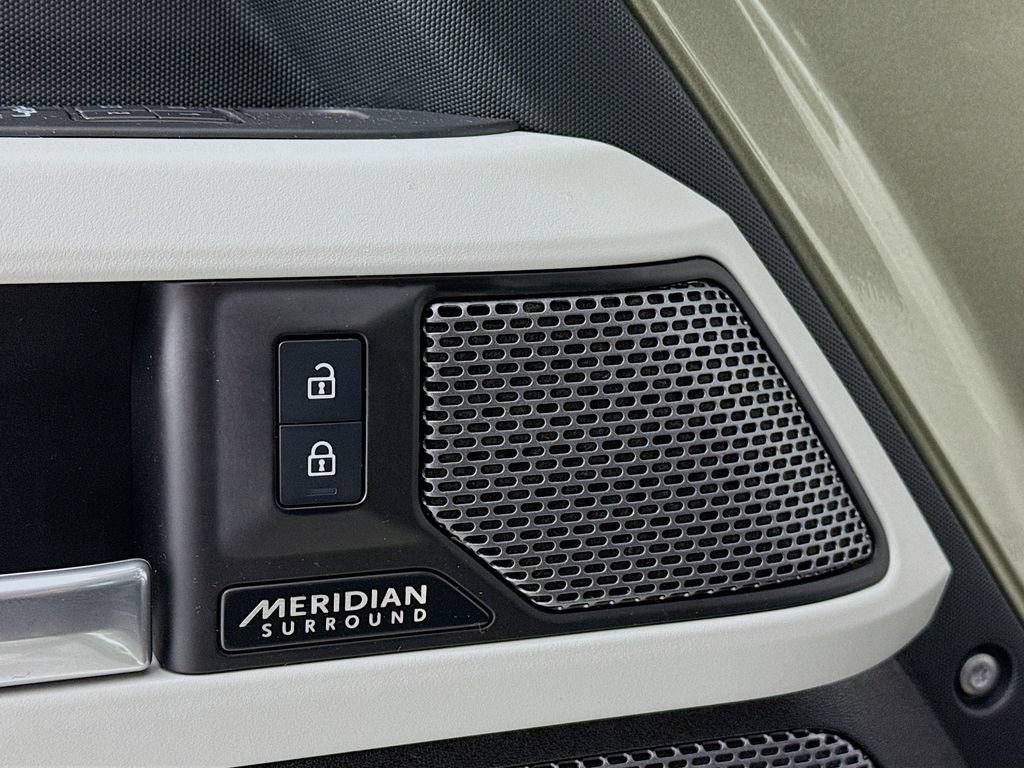 Certified 2023 Land Rover Defender 110 SE AWD/4WD image 20
