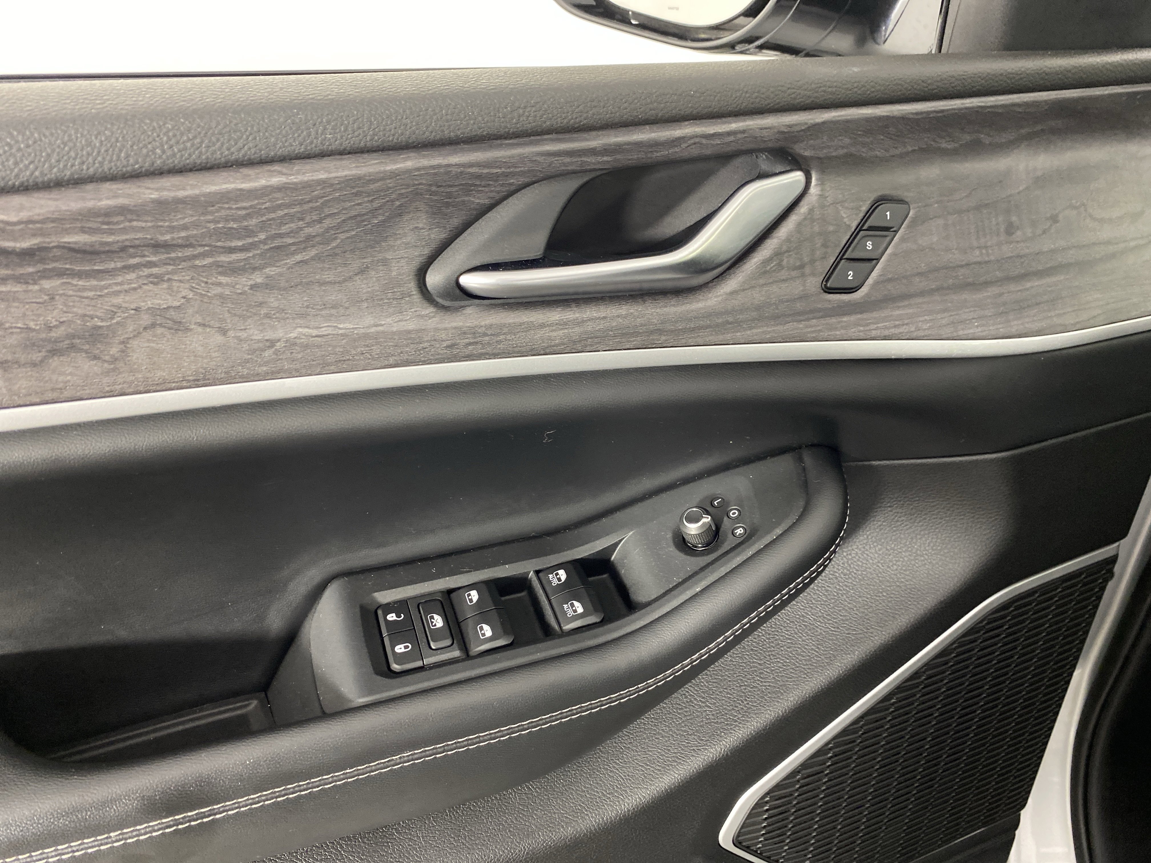 Used 2022 Jeep Grand Cherokee L Limited AWD/4WD image 14