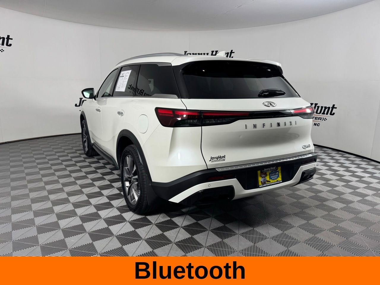Used 2023 INFINITI QX60 Luxe w/ Performance Audio Package image 9