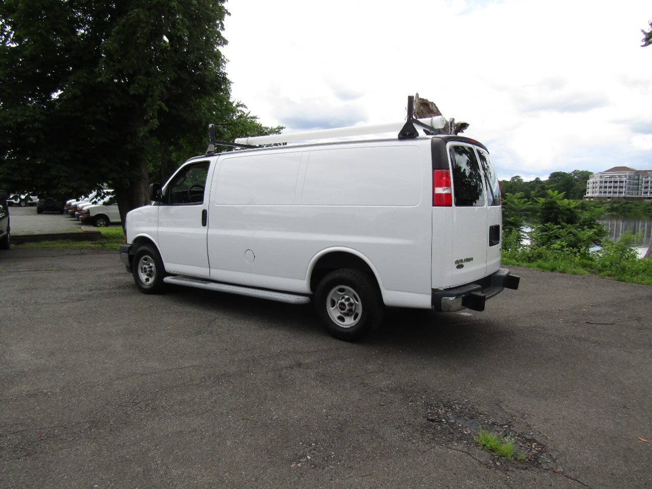 Used 2018 GMC Savana 2500 w/ Driver Convenience Package RWD image 4