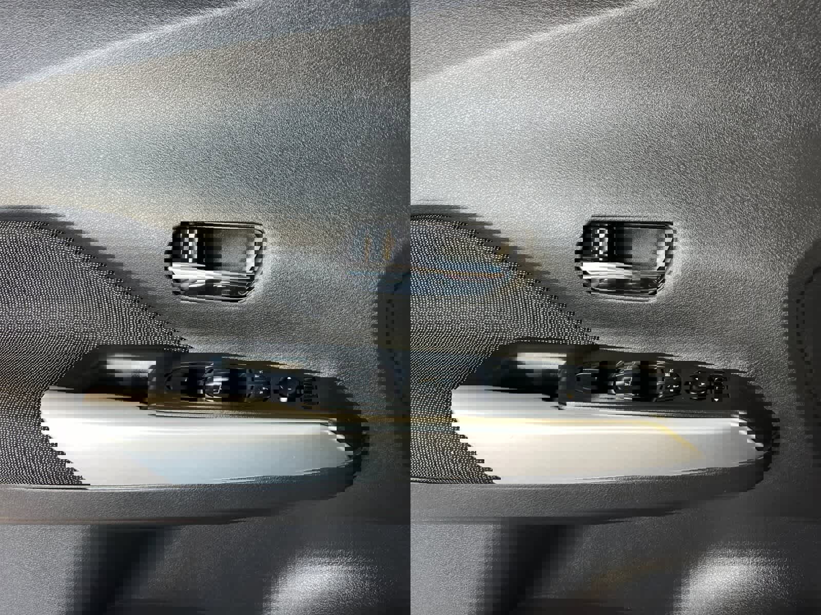 Used 2019 Nissan Kicks SV image 12