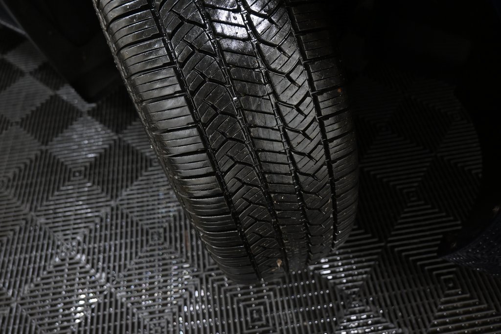 Used 2013 Chrysler Town & Country Touring image 21