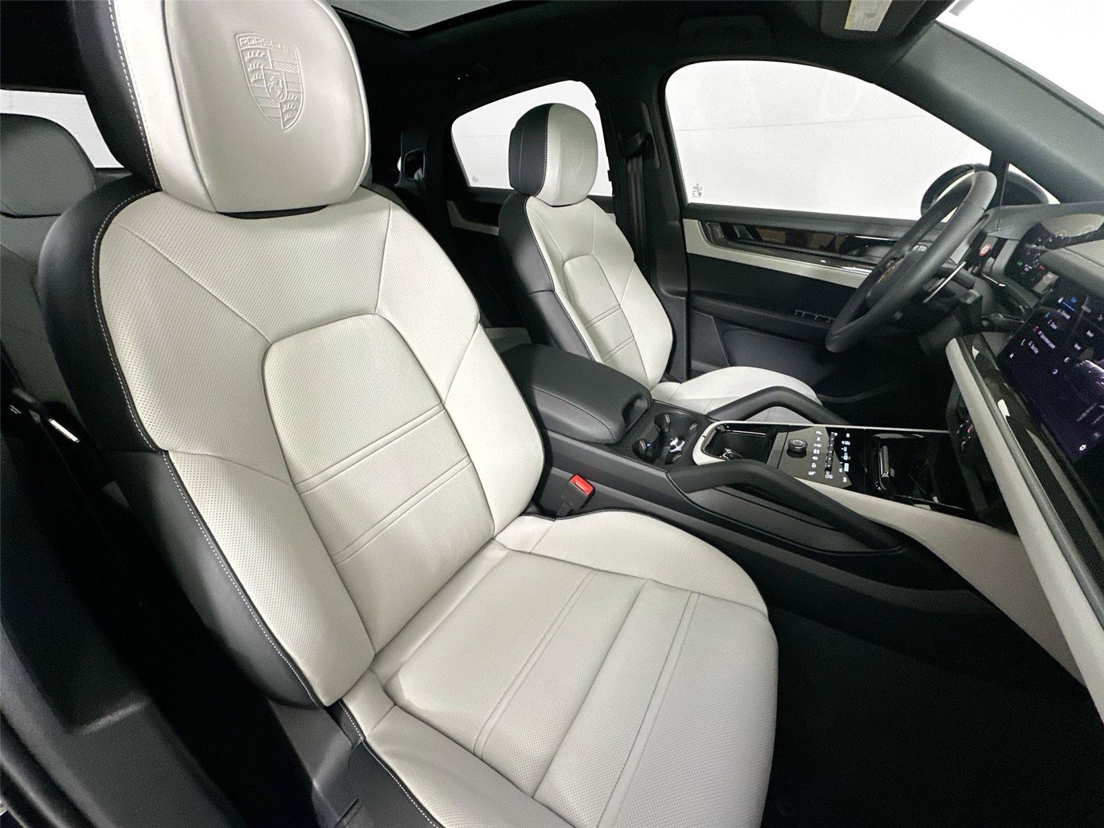 Certified 2026 Porsche Cayenne Coupe AWD/4WD image 28