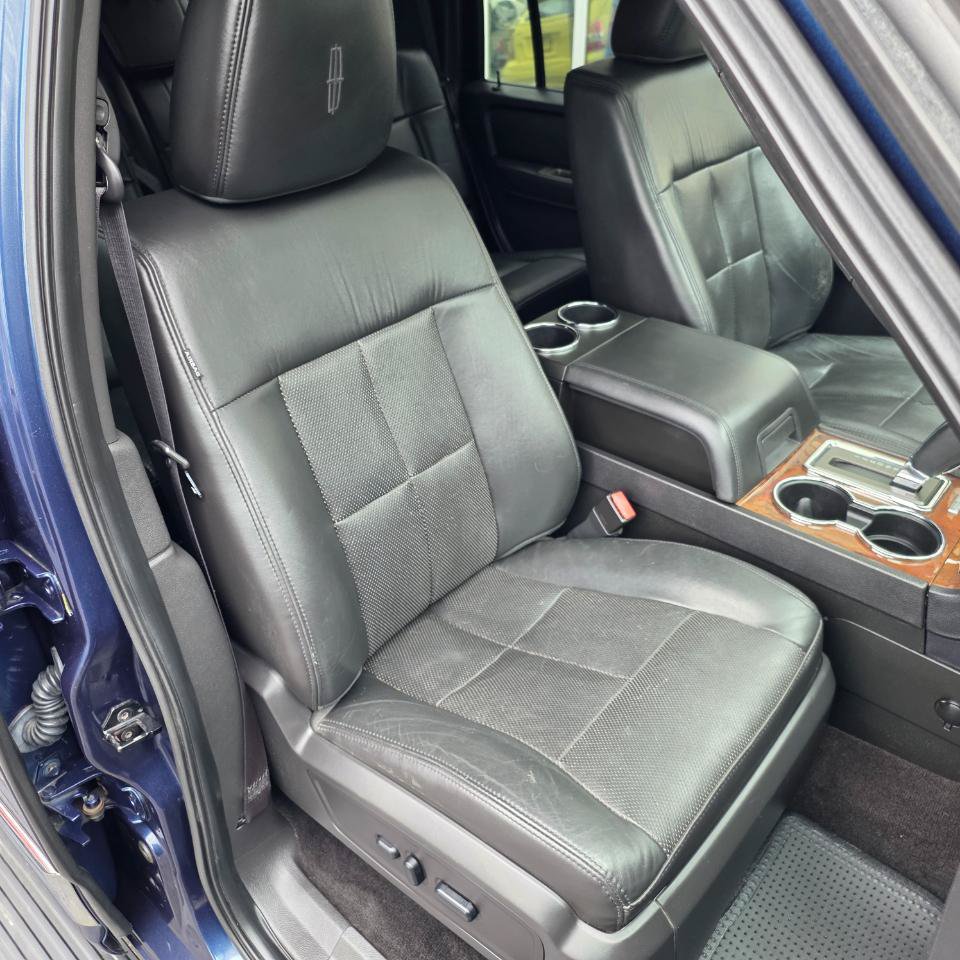 Used 2014 Lincoln Navigator 4WD image 24