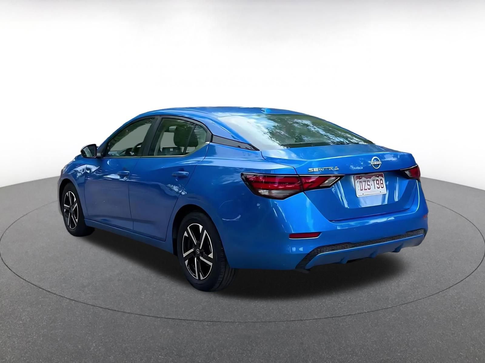 Used 2025 Nissan Sentra SV FWD image 11