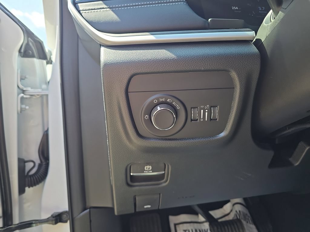 New 2026 Jeep Grand Cherokee Altitude AWD/4WD image 13