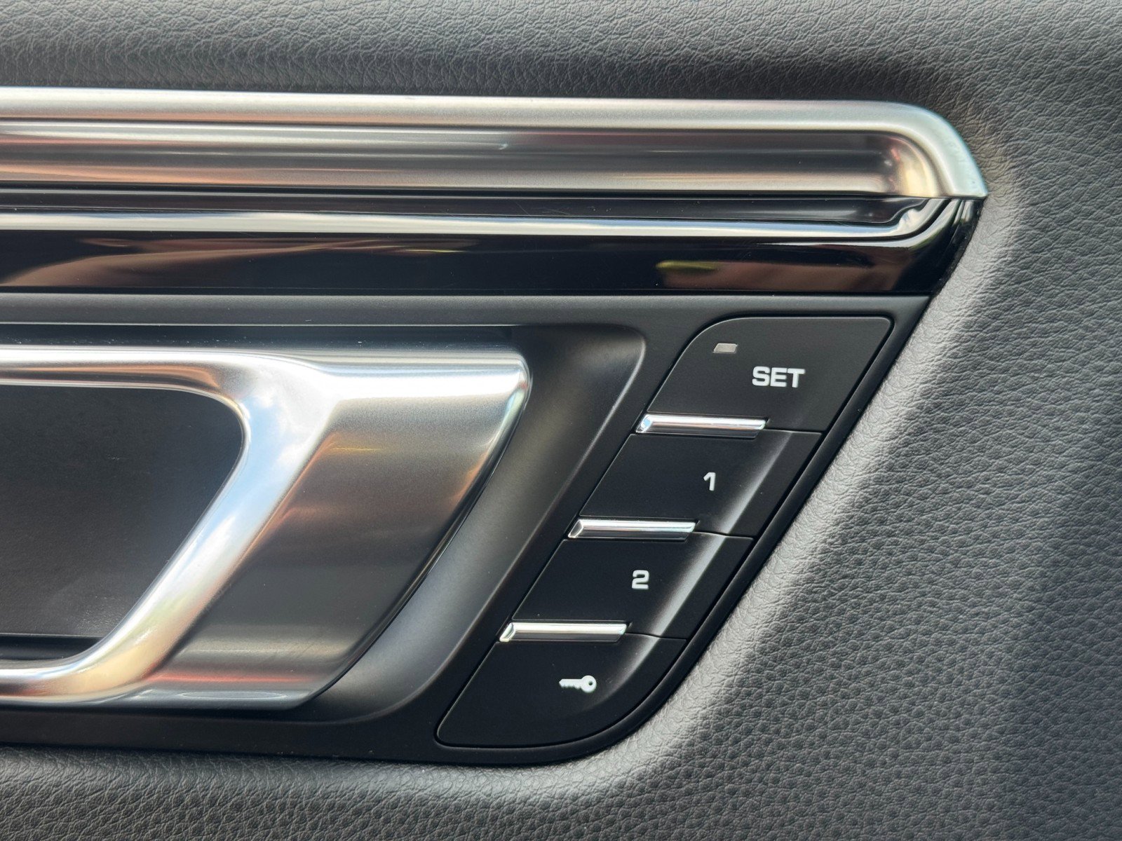 Used 2023 Porsche Macan image 19