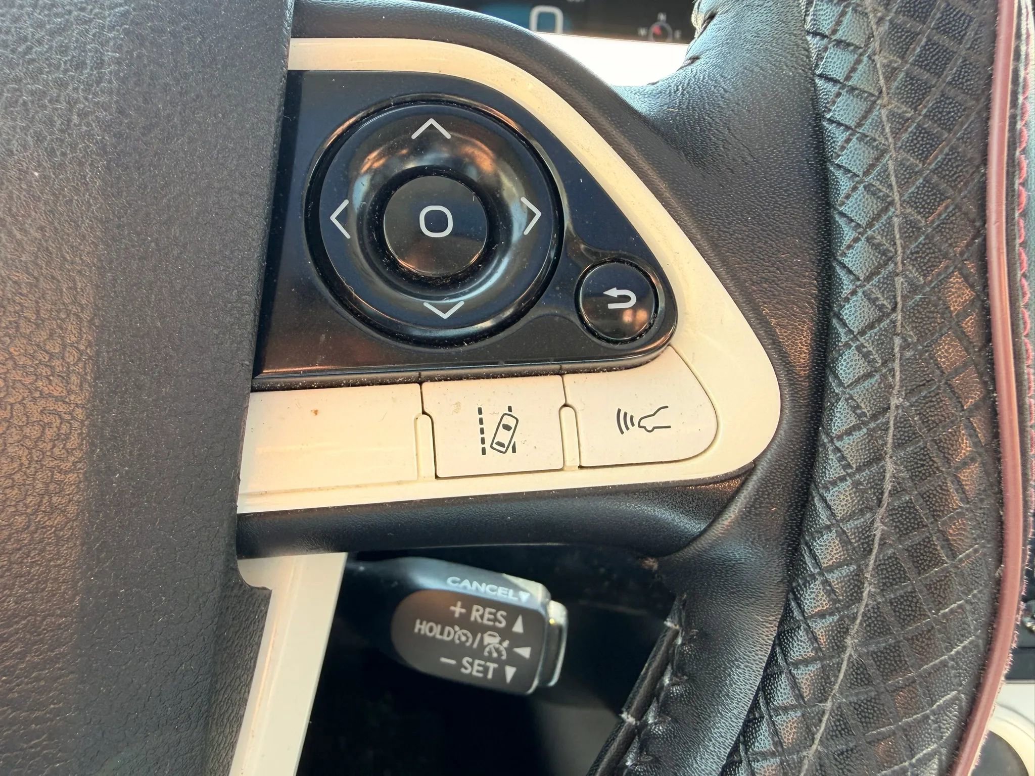 Used 2016 Toyota Prius Three w/ Advanced Technology Package FWD image 31