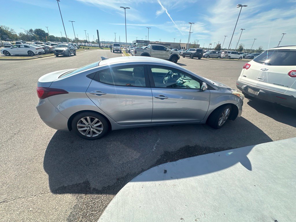 Used 2015 Hyundai Elantra SE w/ Option Group 02 FWD image 5