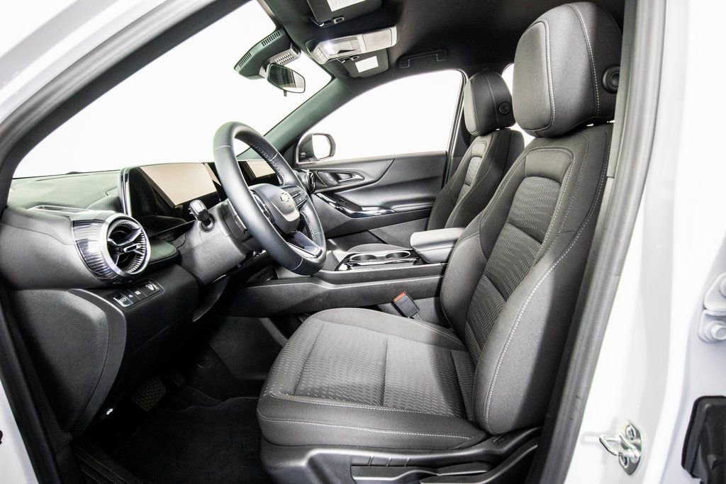 Used 2025 Chevrolet Equinox LT image 9