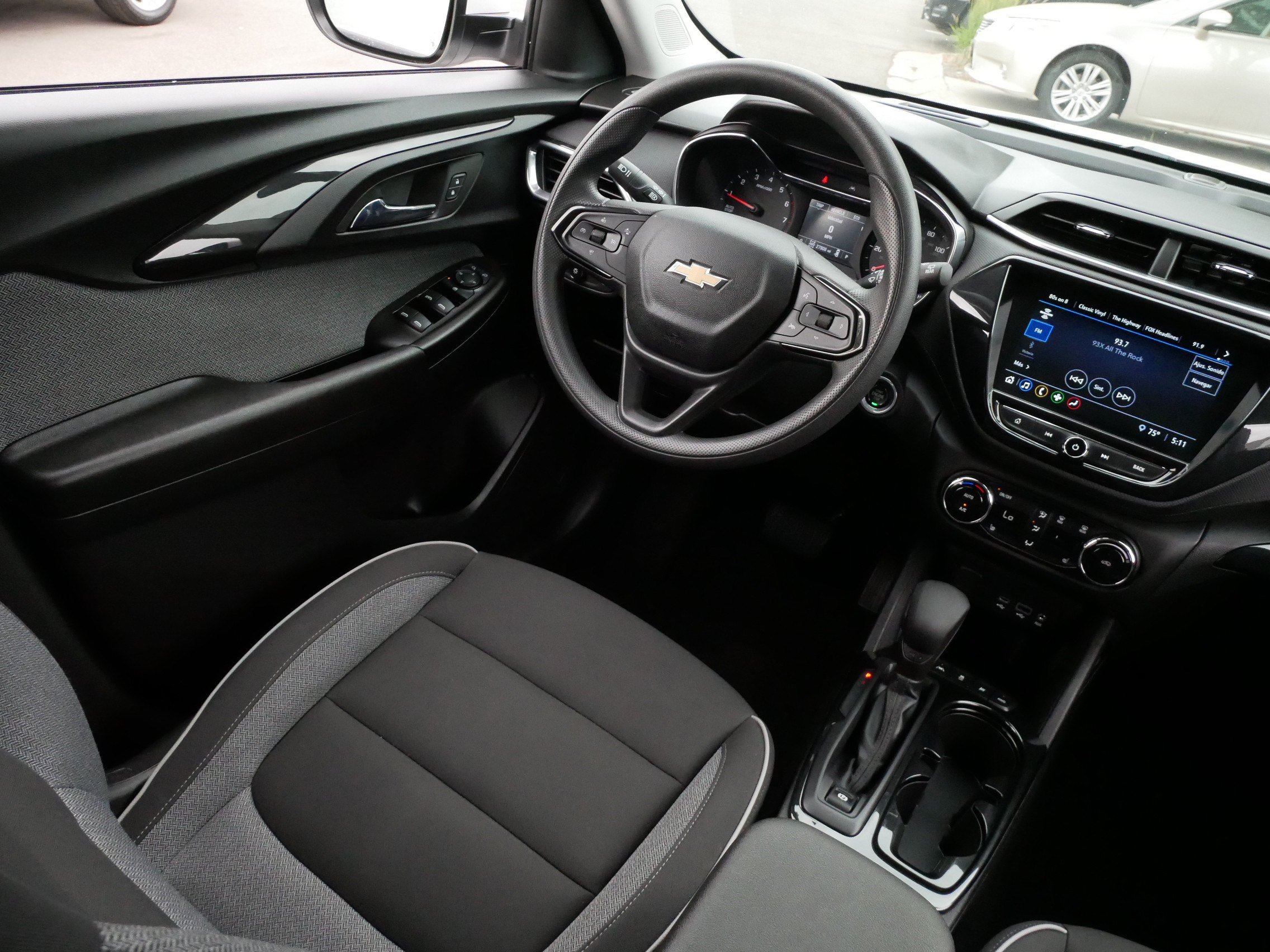 Used 2023 Chevrolet TrailBlazer LT w/ Convenience Package AWD/4WD image 9
