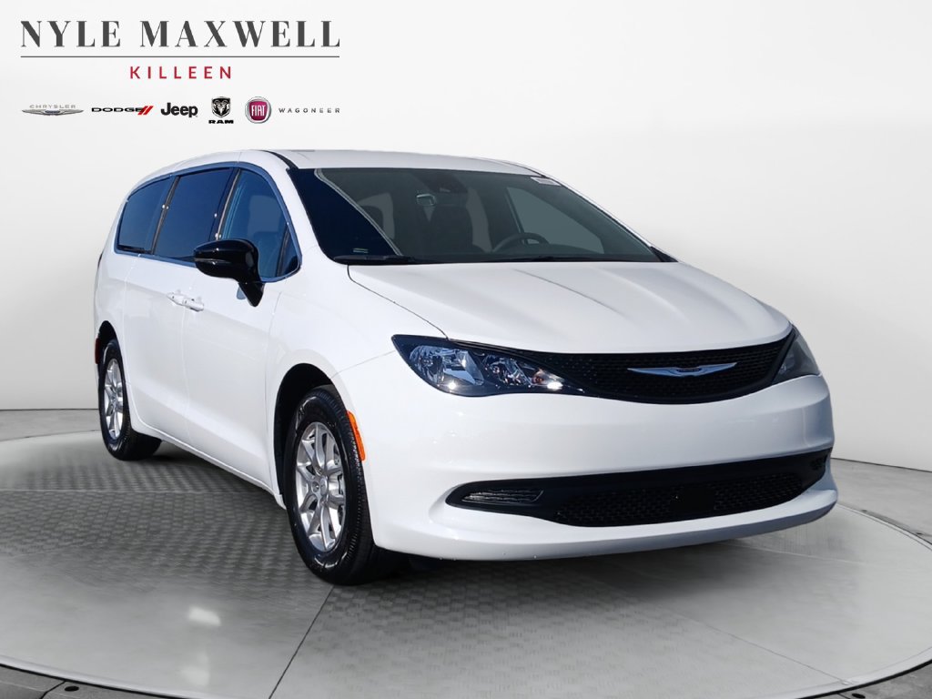 New 2027 Chrysler Pacifica LX FWD image 2