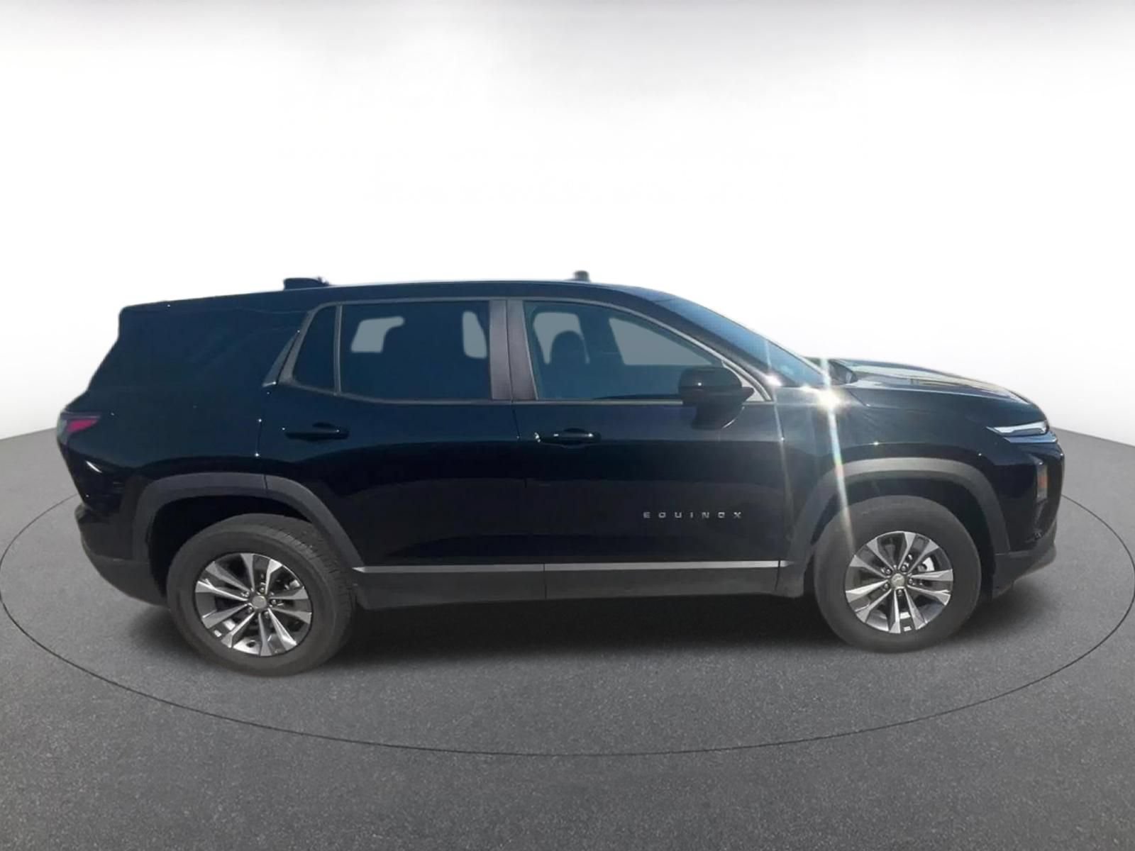 Used 2025 Chevrolet Equinox LT FWD image 16